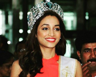 Watch the crowning of Srinidhi Shetty as you welcome the New Year 2017