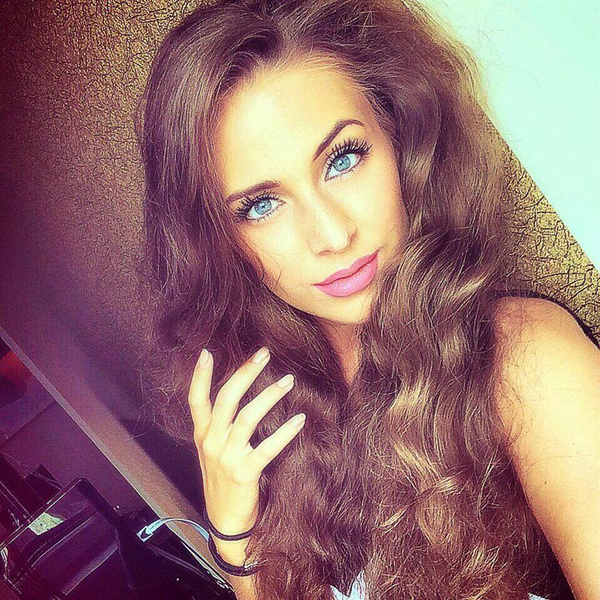 Sydney Van Den Bosch Miss Earth Hungary 2014