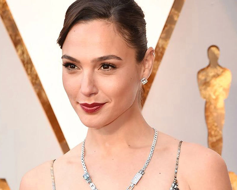 Gal Gadot’s wonder necklace becomes talk of the town!