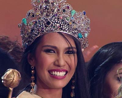 Miss Earth 2015 Angelia Ong celebrates anniversary with school kids