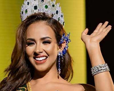 Paola Vergara Farez of Ecuador crowned Reina Mundial del Banano 2022