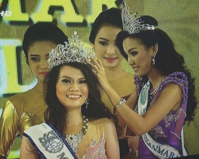 Khin Yadanar Thein Myint crowned Miss Myanmar World 2015