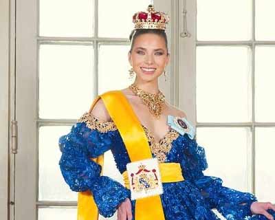 Moa Sandberg’s national costume for Miss Universe 2021 pays homage to Sweden’s Royal Kingdom