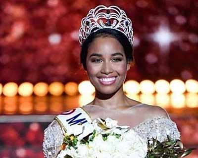 Clémence Botino crowned Miss France 2020