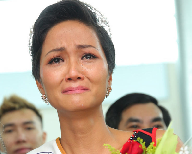 Miss Universe Vietnam 2018 H'Hen Nie bursts into tears on her grand homecoming in Ede