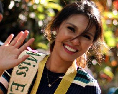 Angelia Ong graduates in Bachelor of Business Administration