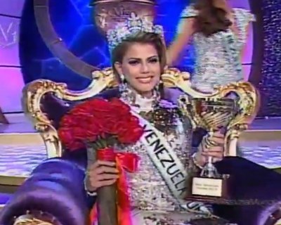 Anyela Galante Salerno crowned Miss Venezuela Mundo 2015