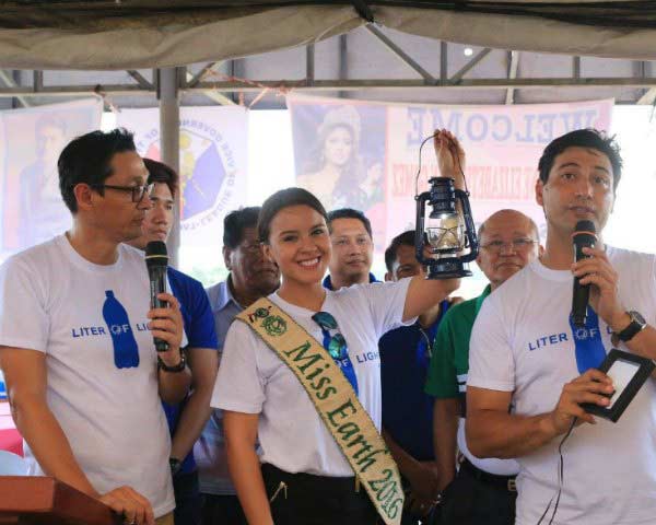 Miss Earth 2016 Katherine Espin visited Ilagan to distribute Solar Lamps