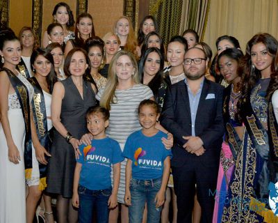 Miss United Continents 2015 contestants visit the city hall of Guayaquil, Ecuador