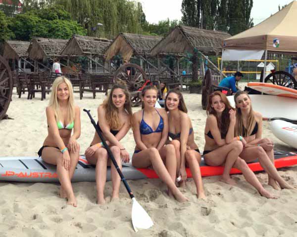 Ceska Miss 2017 Finalists Attended Dragon Boat Festival