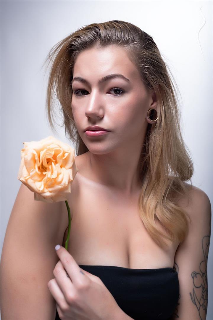Miss Universe New Zealand 2018 finalist Amber-Lee Friis takes her own life due to bullying