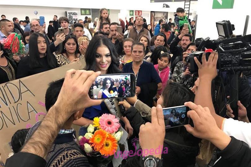 Mexico gathers at the International airport to welcome Veronica Salas Vallejo