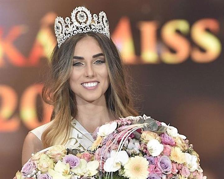 Michaela Habánová crowned Ceská Miss 2017