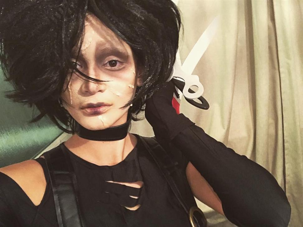 OMG... Pia Wurtzbach looks unrecognizable in her Halloween costume