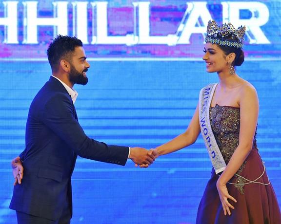 Manushi Chhillar awarded with CNNNews18 Indian of the year