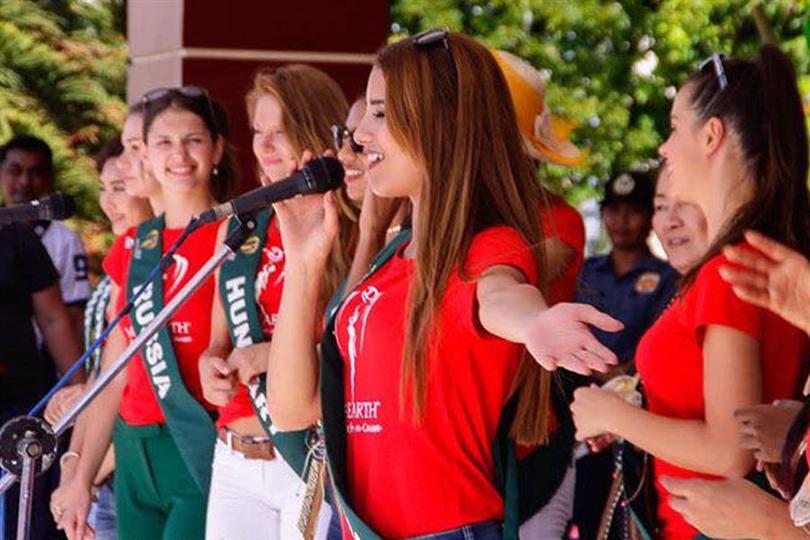 Miss Earth 2016 contestants experience street dancing at the Ati- Atihan Festival