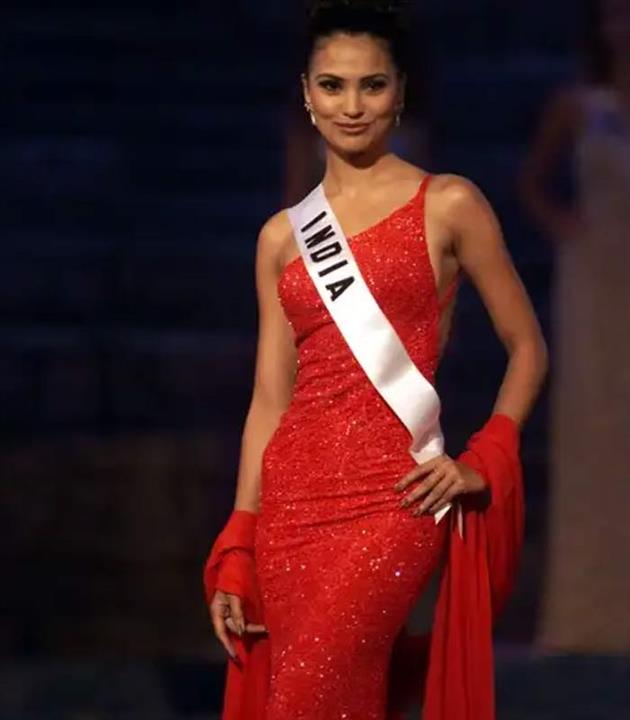 Lara Dutta of India at Miss Universe 2000