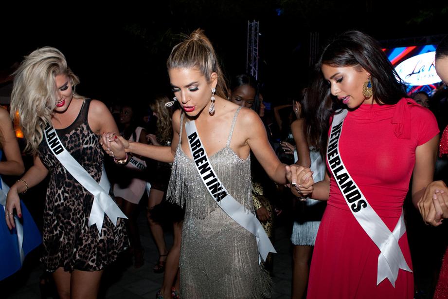 Miss Universe 2014 salsa dancing at solare garden